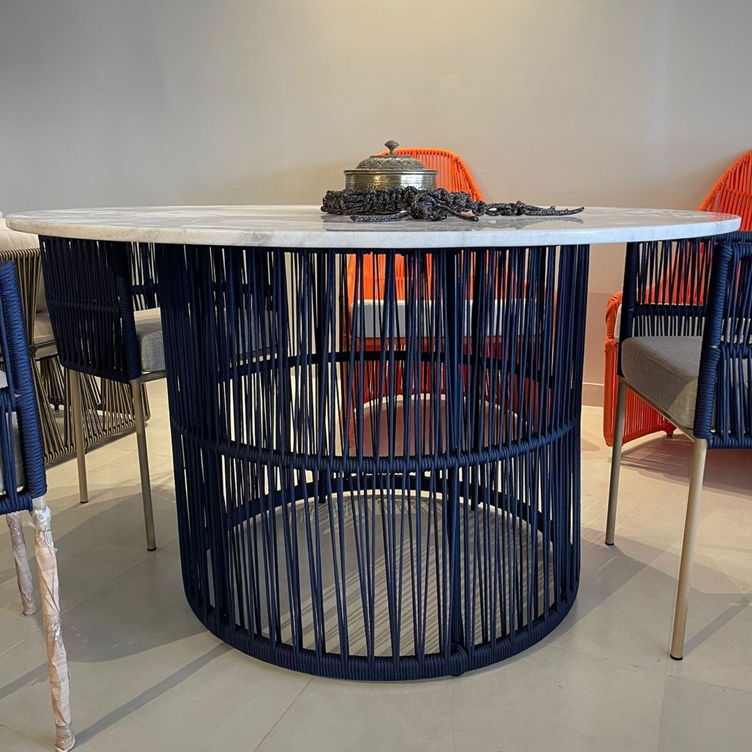 Mesa + Conjunto de Cadeiras