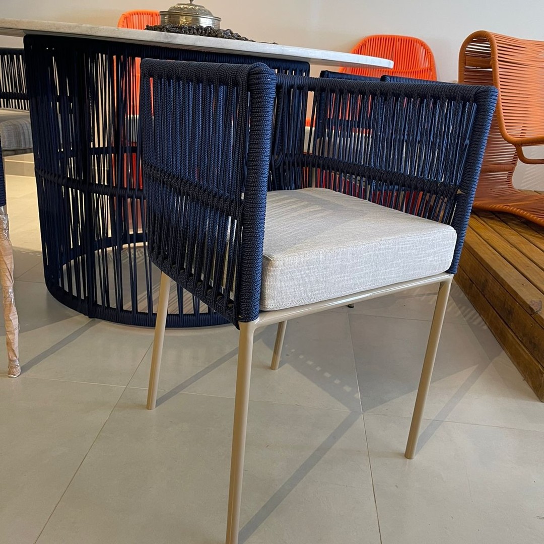 Mesa + Conjunto de Cadeiras