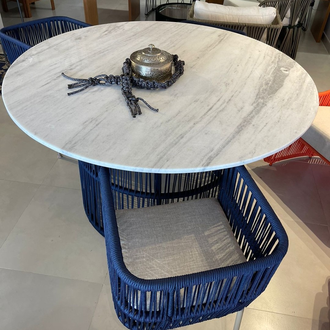 Mesa + Conjunto de Cadeiras