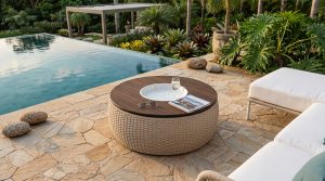 Para compor com conjunto de poltronas, a mesa de centro com champanheira é a peça ideal para reunir amigos e famíliaPersonalize cores da estrutura, corda e tecido diretamente com a nossa equipe, através de um atendimento exclusivo e personalizado.

Você sabia? A Jacob’s Design é a única fábrica de alto padrão especializada em móveis de corda náutica e alumínio do Espírito Santo.

